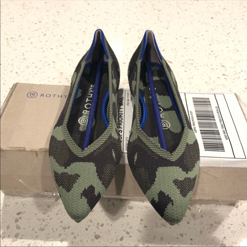 Brand new, gorgeous Rothy’s camo flats!